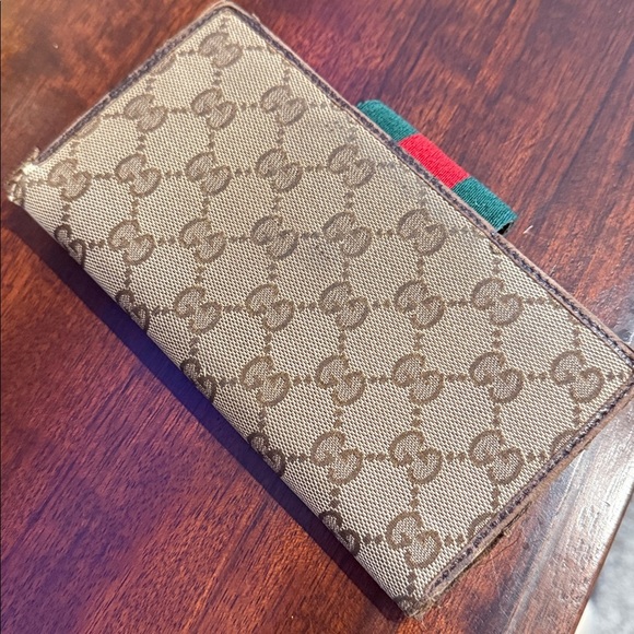 Gucci Beige and Red Monogram Wallet green gold designer clutch cards slots - Picture 10 of 13